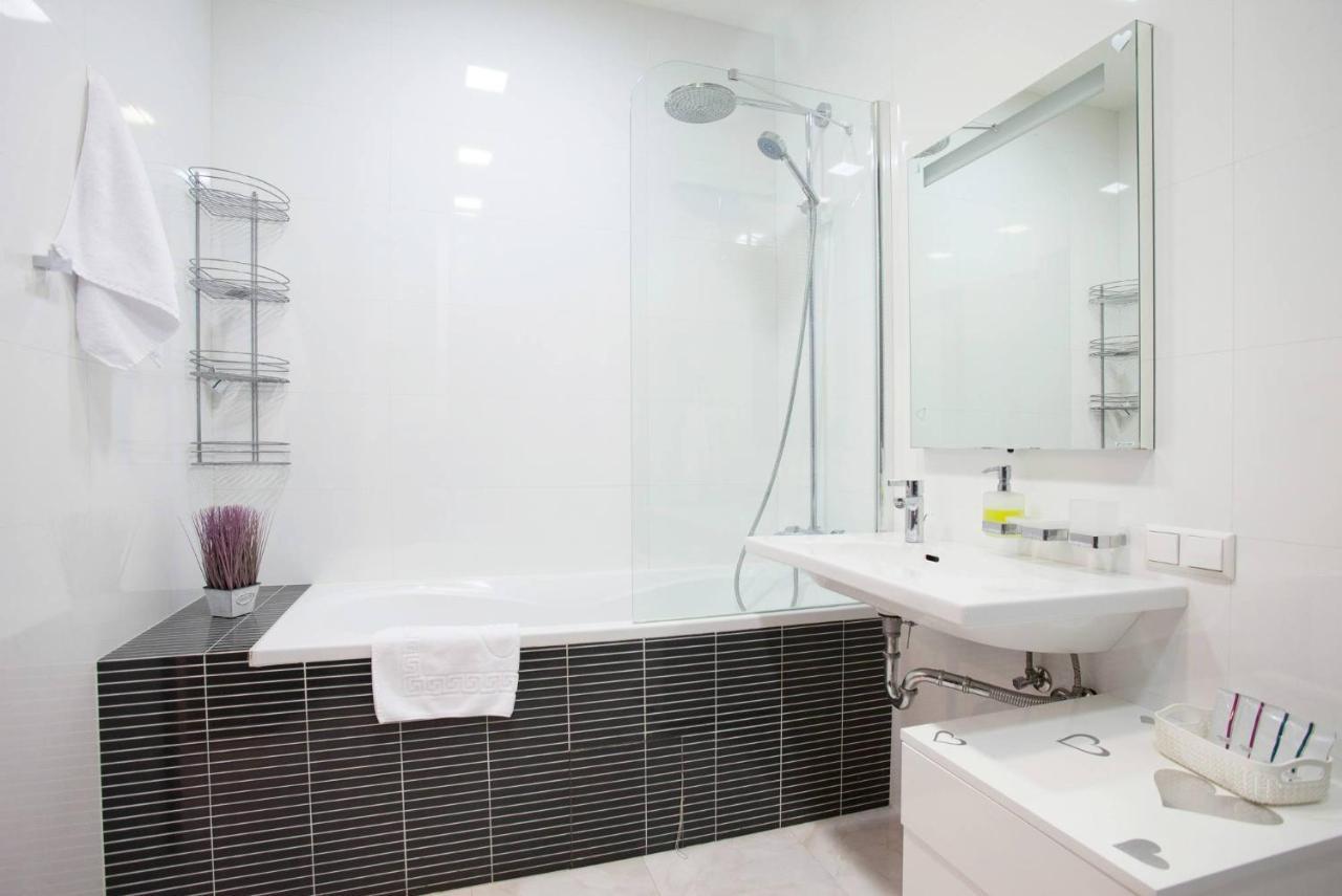Navit Apartments With Breakfast, Near The Railway Station, The City Center And The Park Киев Екстериор снимка